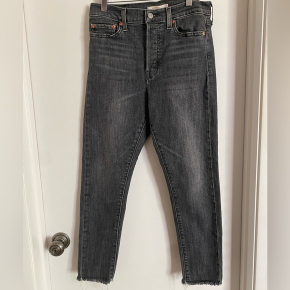 Levi's Women's Black Wedgie Skinny Jeans - Picture 2 of 5